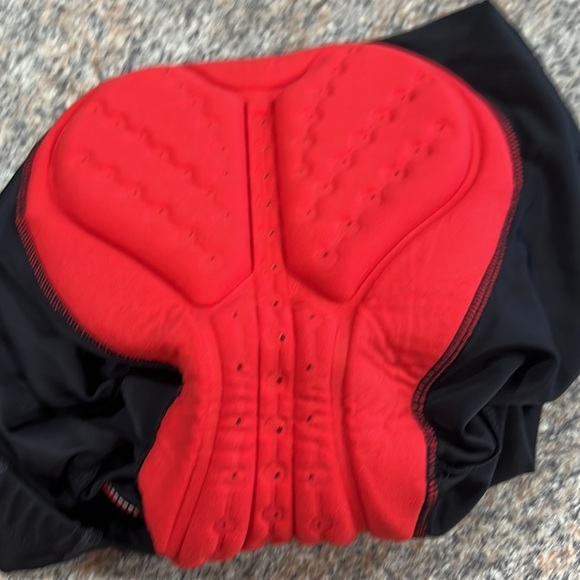 Sportneer bicycle shorts, size medium - Picture 8 of 8